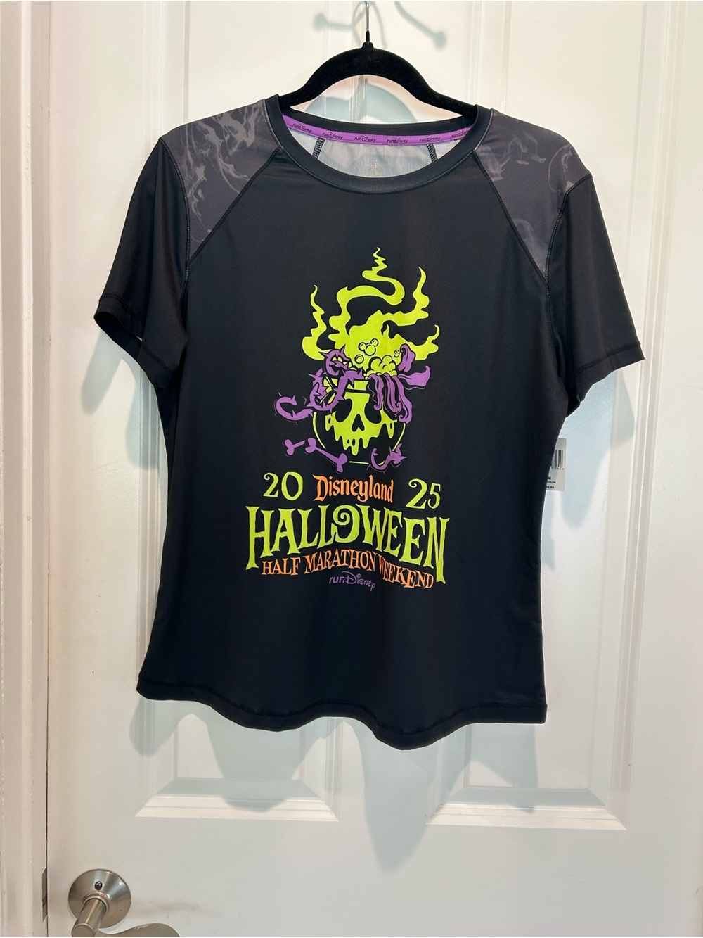 New NWT Disneyland Halloween Half Marathon Weekend 2025 Run Performance Tee - Picture 3 of 7